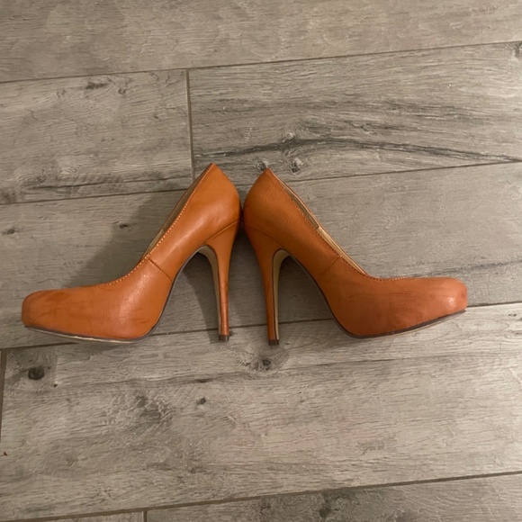 Heels - Picture 4 of 7